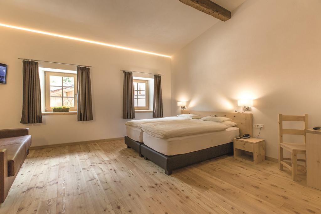 Hotel Helvetia Müstair Quarto foto